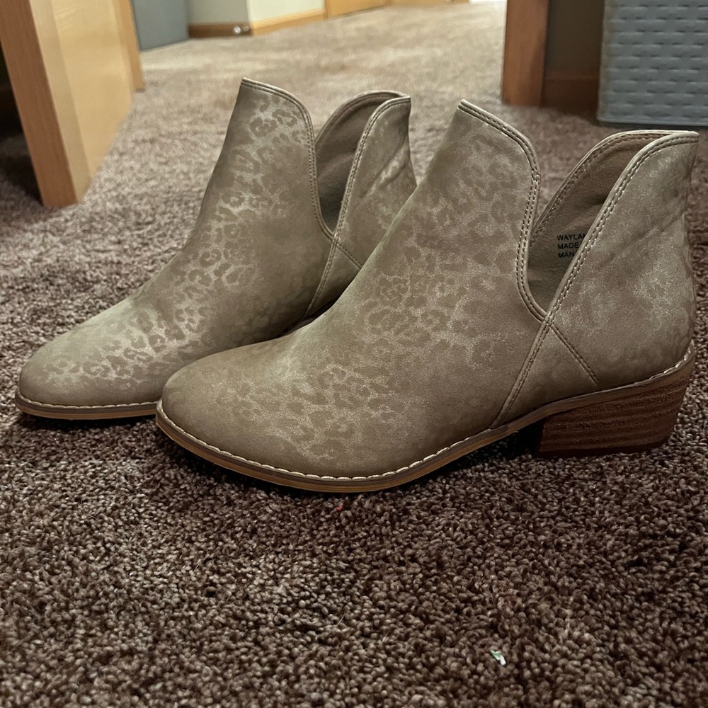 Boutique by Corkys Leopard Boots